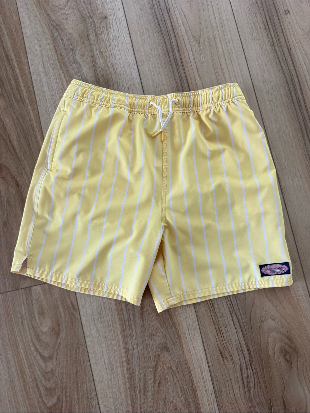 Vineyard Vines - youth swimming trunks
